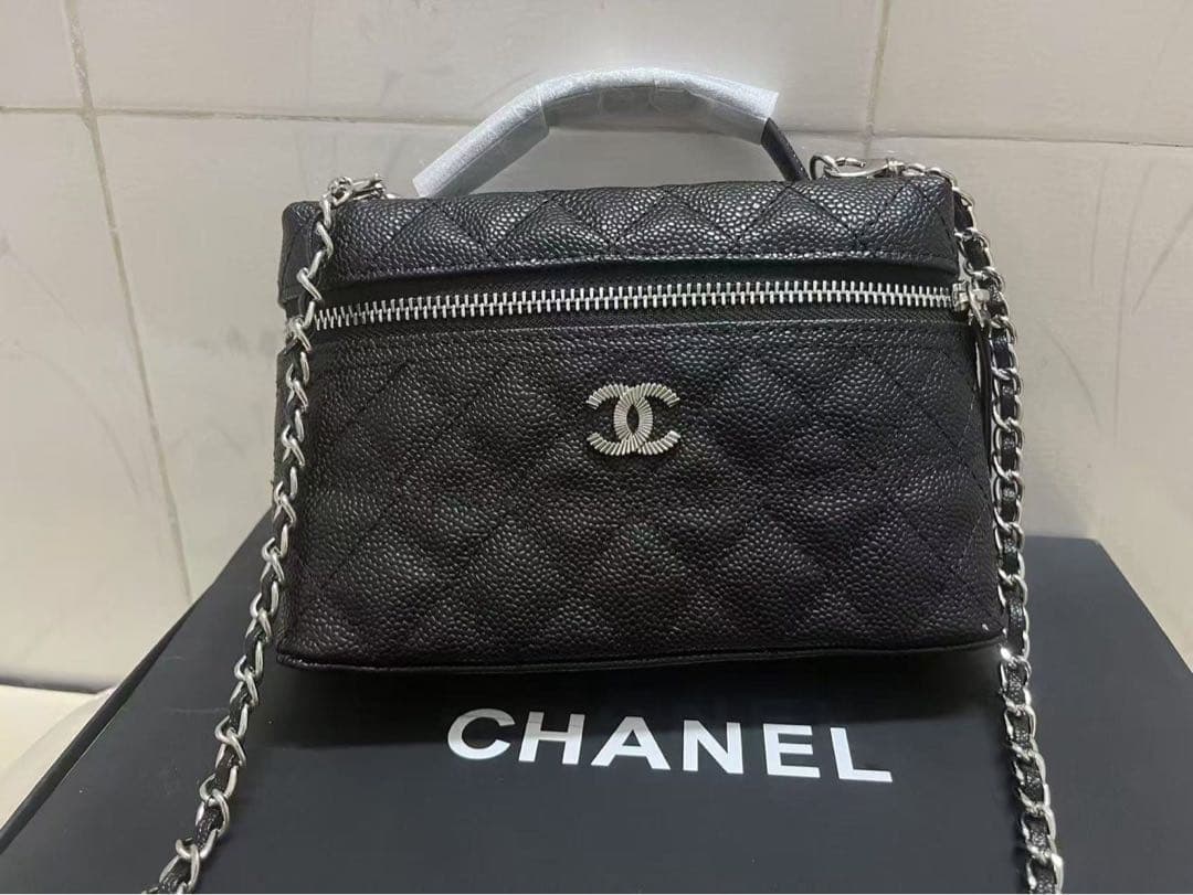 CHANEL キャビア ショルダー バック CHANEL シャネル ミニマトラッセ チェーンショルダー キャビアスキン