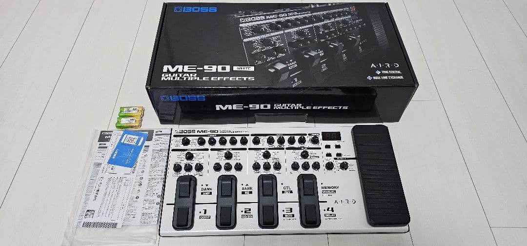 値下げしました　ほぼ未使用品BOSS ME-90 限定色ホワイトマルチエフェクタ BOSS（ボス） BOSS ME-90-WH ホワイト 限定生産カラー マルチ