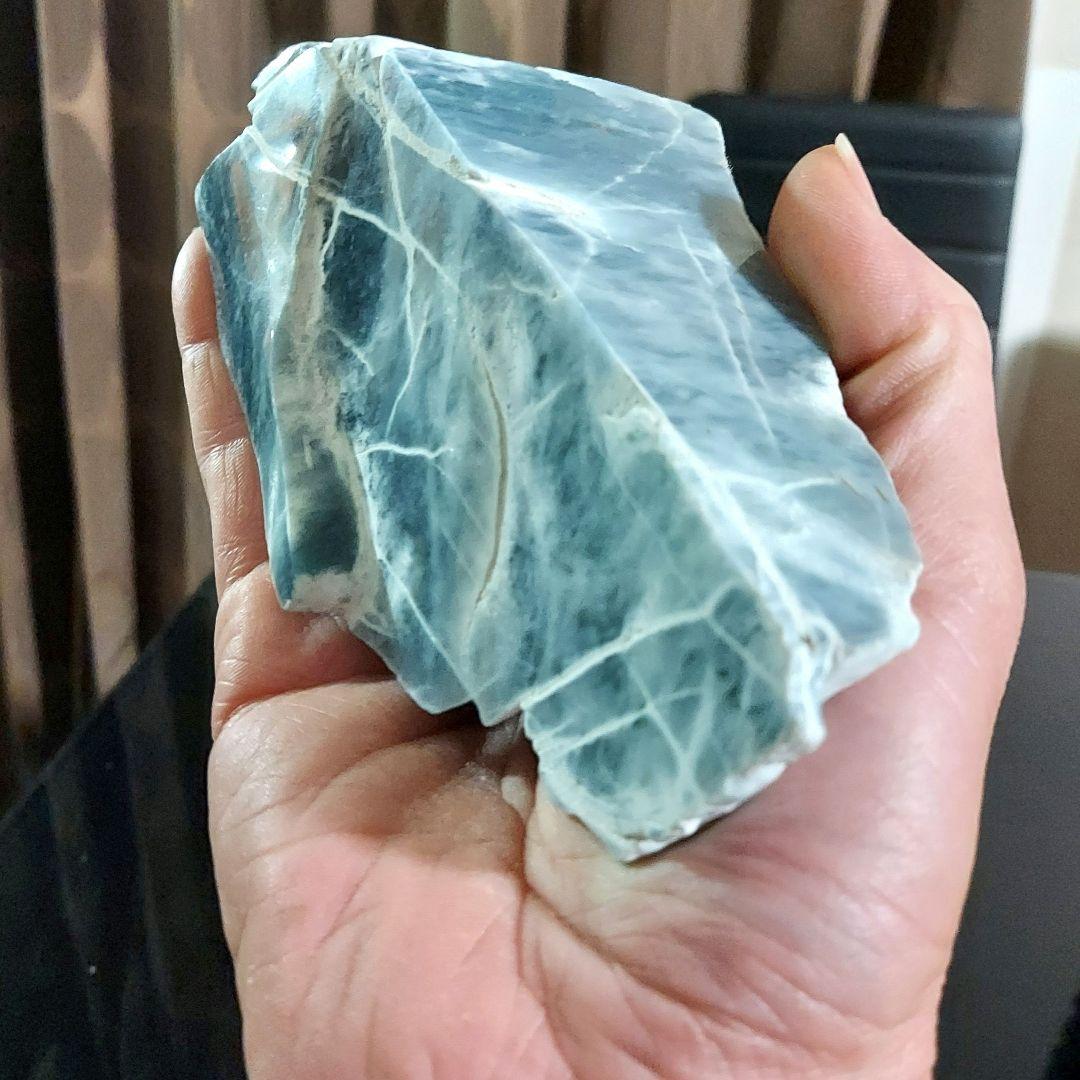 希少！産出量の少ないブルーグリーンが綺麗な グアテマラ翡翠原石3面
