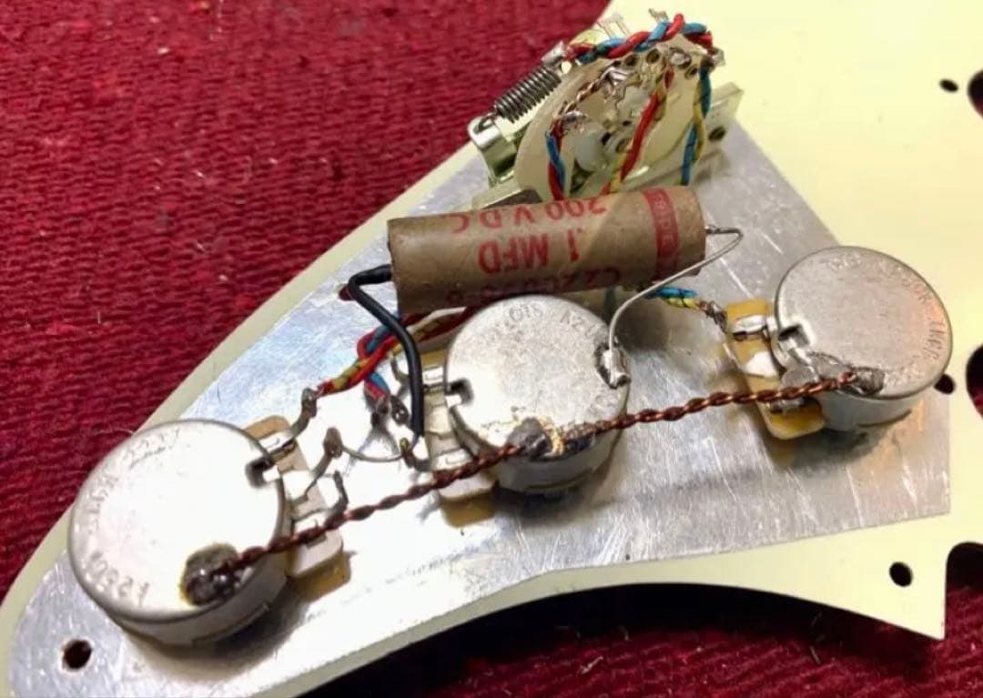 774　ストラト用オーダーサーキット 俺の楽器・私の愛機】774「どうしても作りたかった」 | BARKS