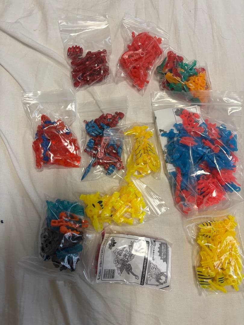 ほねほねザウルススペシャルパーツ お菓子が“オマケ”の『ほねほねザウルス』が20周年、玩具菓子の概念変え