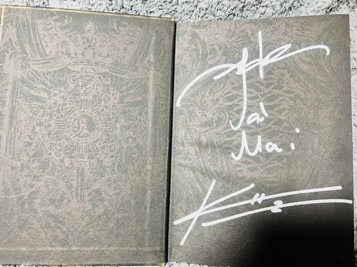 the hyde 自叙伝 直筆サイン入り（hydeとk.a.z） - メルカリ