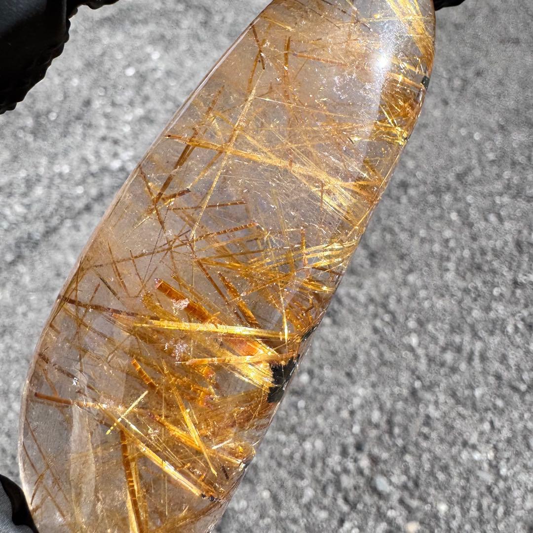 G-178タイチンルチル研磨石 ゴールドルチル放射状原石 天然石119g