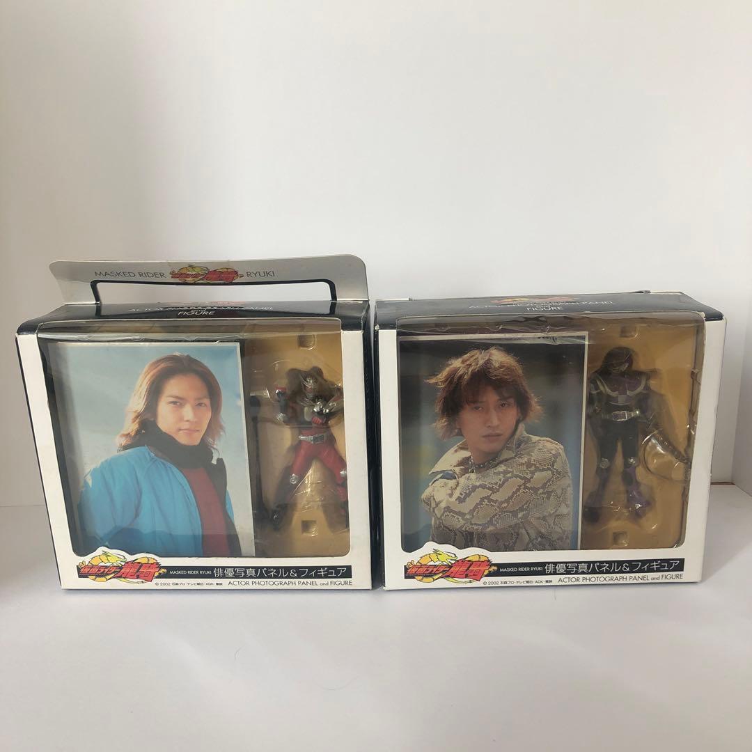 仮面ライダー龍騎 俳優写真パネル&フィギュア 仮面ライダー王蛇 - メルカリ