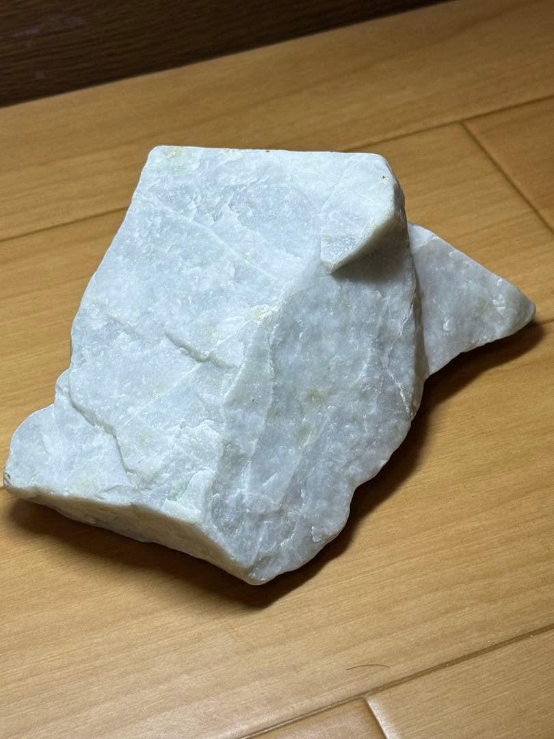 糸魚川翡翠　原石　565g 鑑別 天然記念物『糸魚川本翡翠原石』10kg - 国内外の優れた伝統工芸品