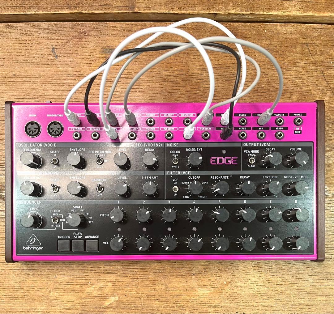 BEHRINGER EDGE セミモジュラー シンセサイザー