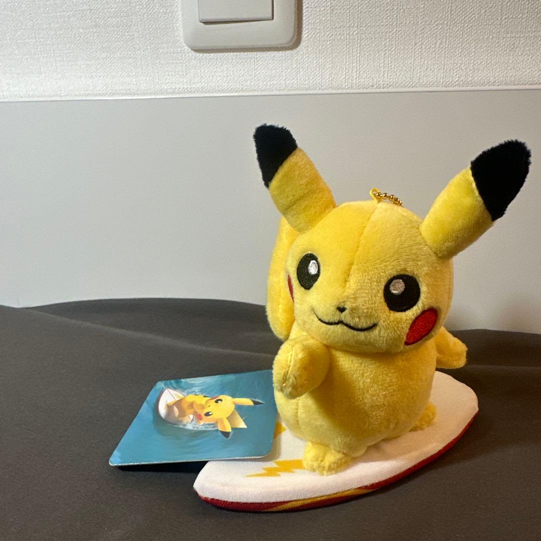 ポケットモンスター　マスコット　Pokémon Surf ピカチュウ Amazon.co.jp: ポケモンセンターオリジナル マスコット ピカチュウ