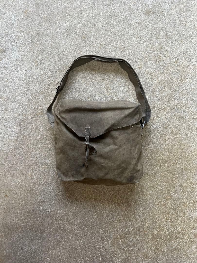 旧日本軍 九五式防毒面 携行嚢 ガスマスクバッグ 当時物 レア 珍品 WWⅡ 日本陸軍九五式被甲嚢『ガスマスクケース』・復刻品 | 義烈