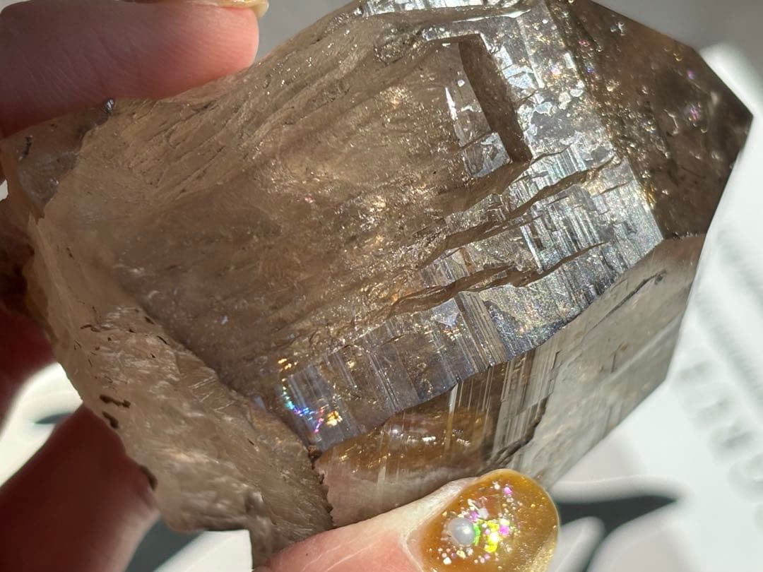 《ヒマラヤ＊スモーキークォーツ・虹だらけナチュラルポイント・二次結晶共生》