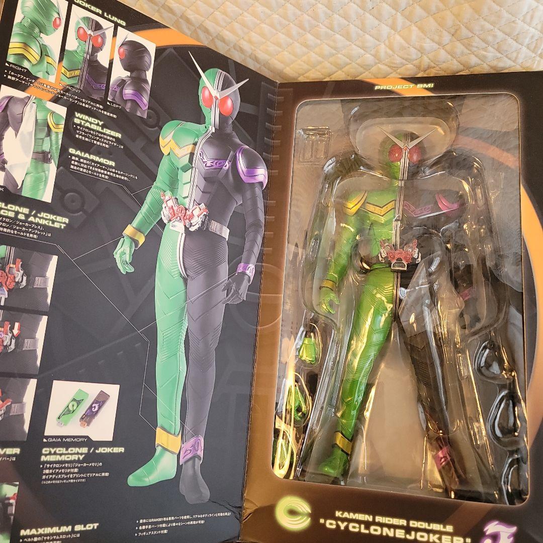 仮面ライダーダブル \"CYCLONEJOKER\" フィギュア　BANDAI