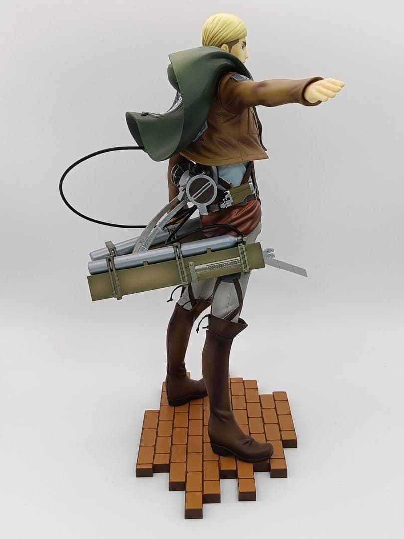 進撃の巨人 BRAVE-ACT 1/8 エルヴィン・スミス 千値練 フィギュア