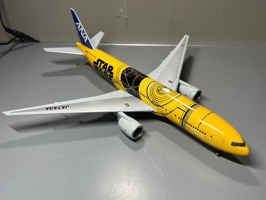 全日空商事 777-200 1/200 C3PO