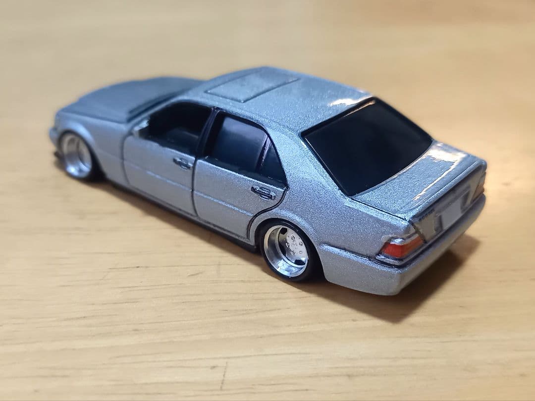 カスタムミニカー ホットウィール メルセデス・ベンツ 500SEL (W140