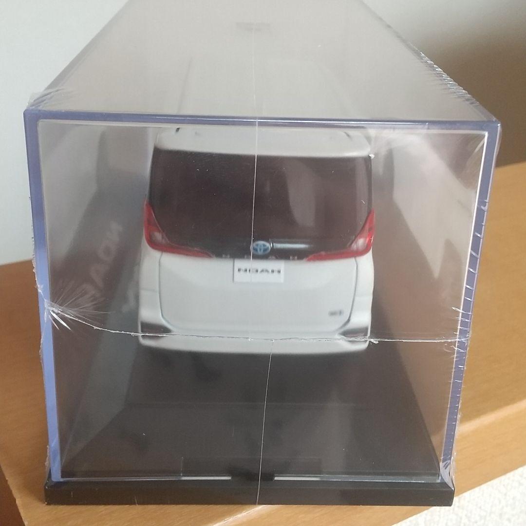 ディーラー非売品】トヨタ ノア 90系 カラーサンプル ミニカー