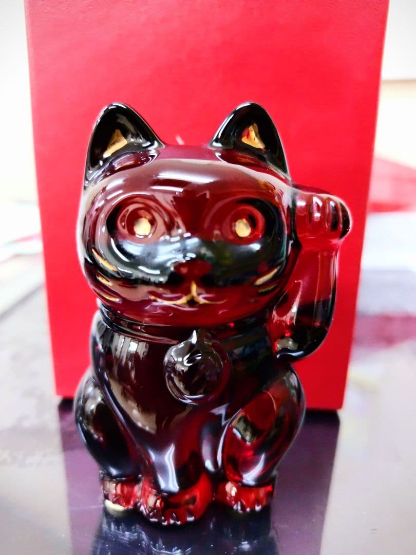 バカラ招き猫　赤（ミニ水晶招き猫付き Baccarat バカラ まねき猫 レッド 10cm 座布団付き 名入れ彫刻代込み