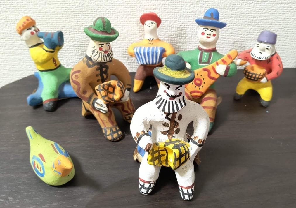 旧ソ　伝統工芸品　民芸品　ディムカヴァ・ディムコヴォ 土人形　楽器弾き人形 ディムコヴォ土人形 / 緑の帽子の婦人 | kokeshka