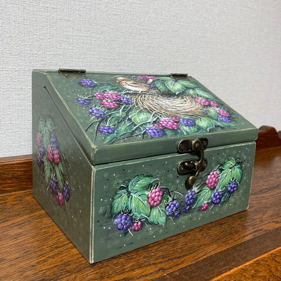 ロシア雑貨☆『ベリー&鳥の巣』木製収納box ガリーナ作 マトリョーシカ