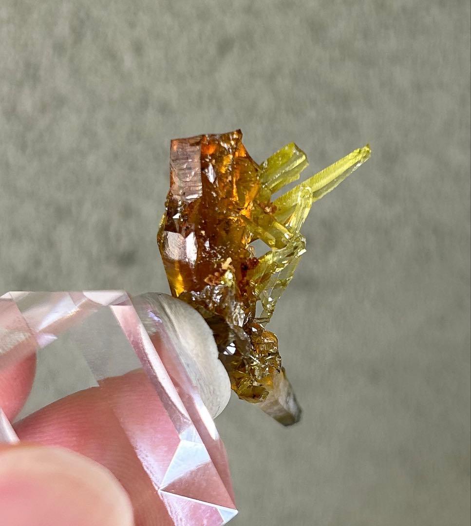 希少色 希少鉱物 ジンカイト 黄緑色結晶 天然石 - メルカリ