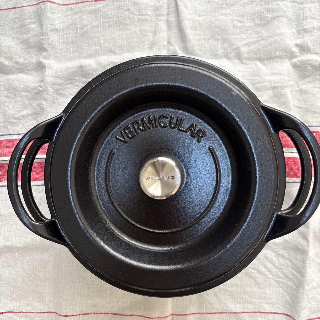 VERMICULAR マットブラック日本製　22cm オーブンポット 1 22cm[マットブラック］ | バーミキュラ公式