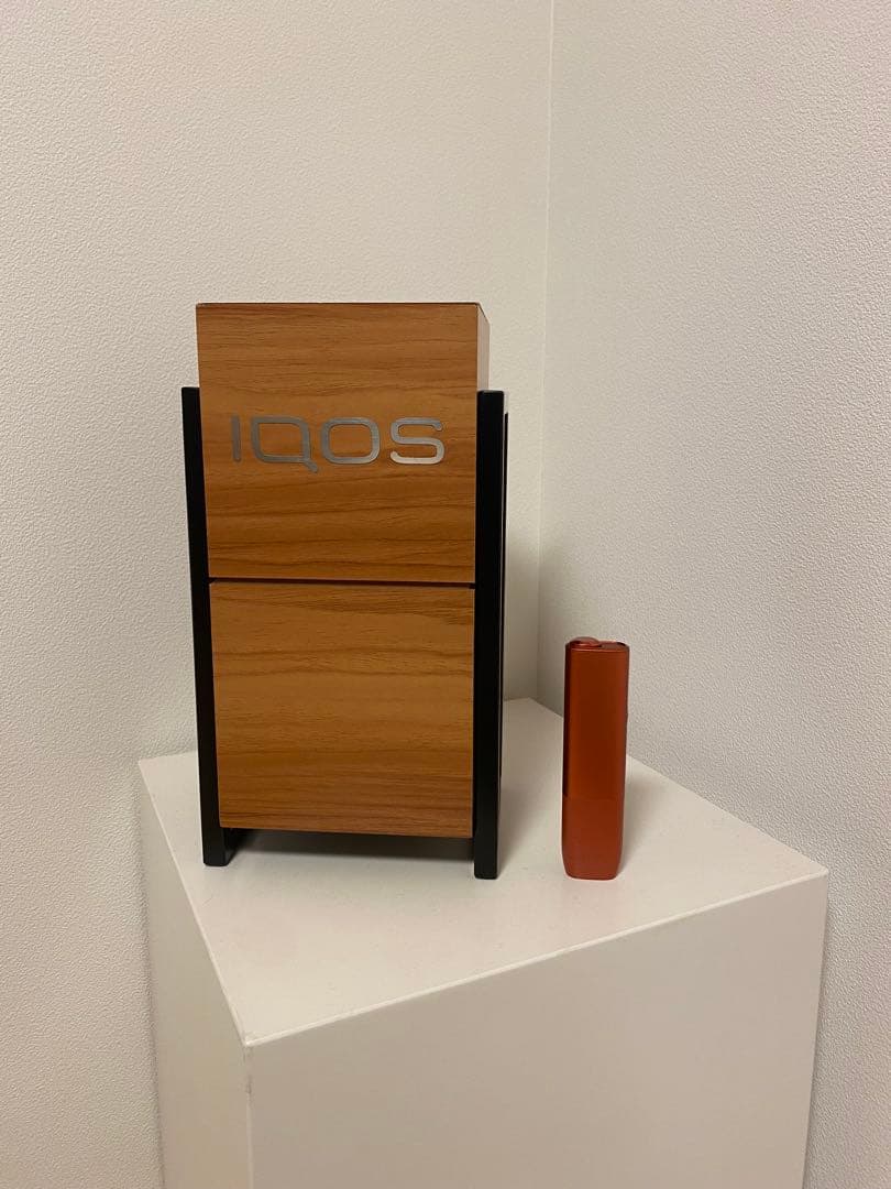 IQOS 置き型灰皿 木製　蓋付き　非売品　レア品 レア非売品】iQOS アイコス 木製卓上灰皿（小） ※キズあり - メルカリ