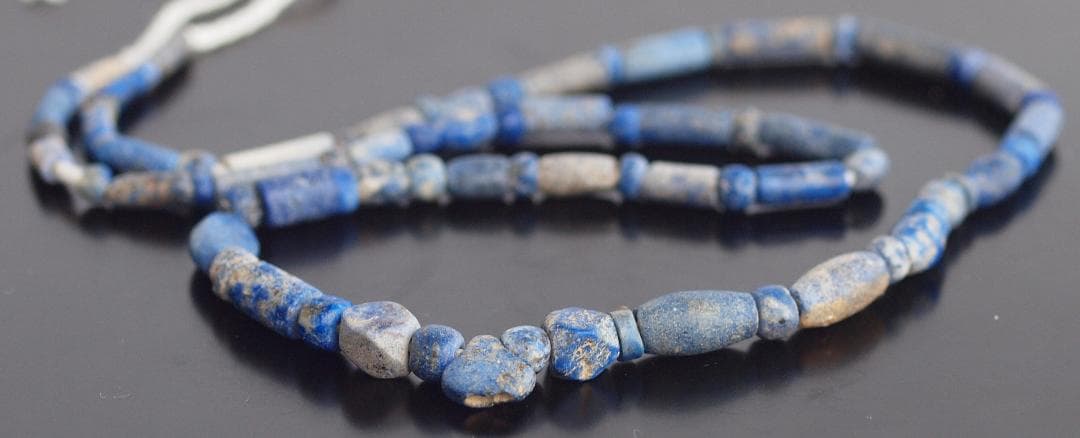 古代濃紺ラピスの管玉や丸玉をほぼ左右対称に編み、トップに斧型や多面体、80個の連 硬式】玉澤 キャッチャーミット TKC-TLS2DX型 右投げ（本体：Nブラック