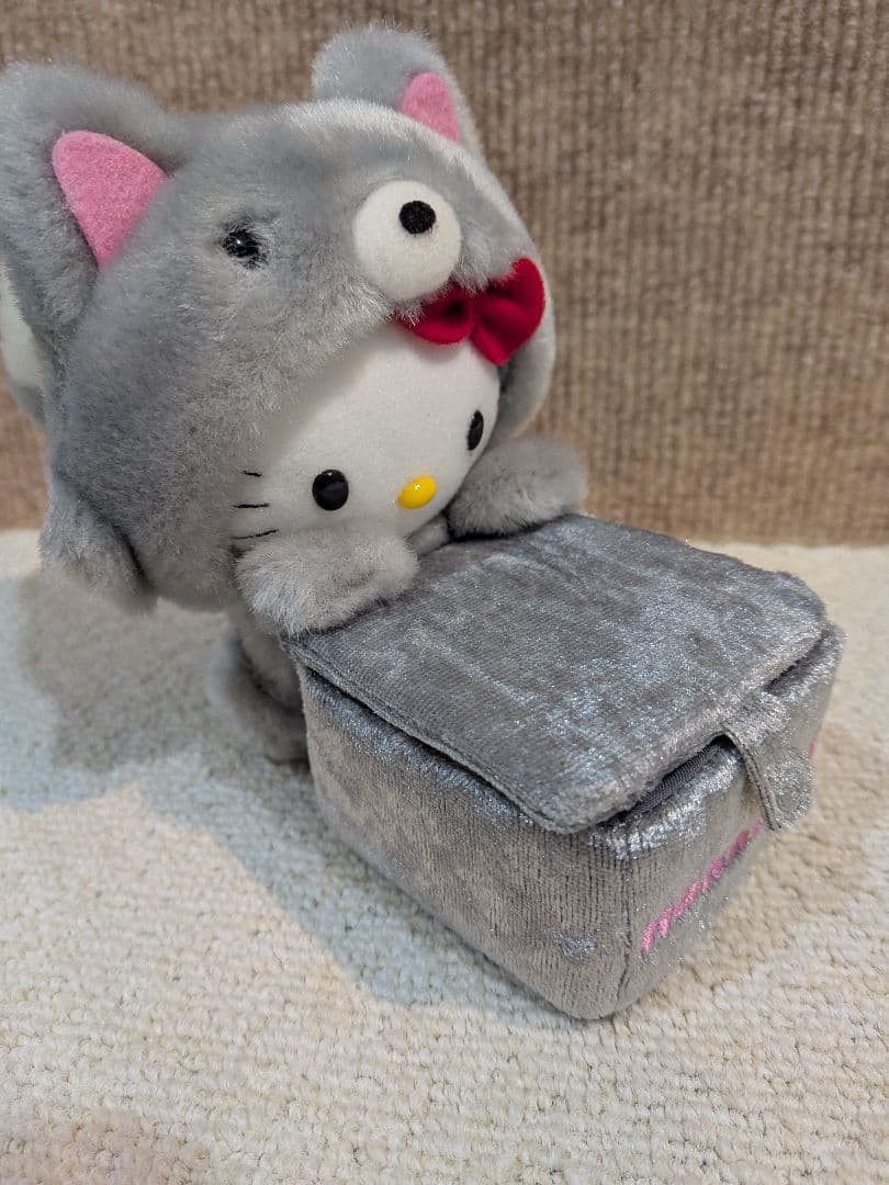 北海道限定　ハローキティ　ギンギツネ　ぬいぐるみ2004年　ぬいぐるみ小物入れ 希少 美品 レトロ ハローキティ ぬいぐるみ キツネ シルバー 銀色
