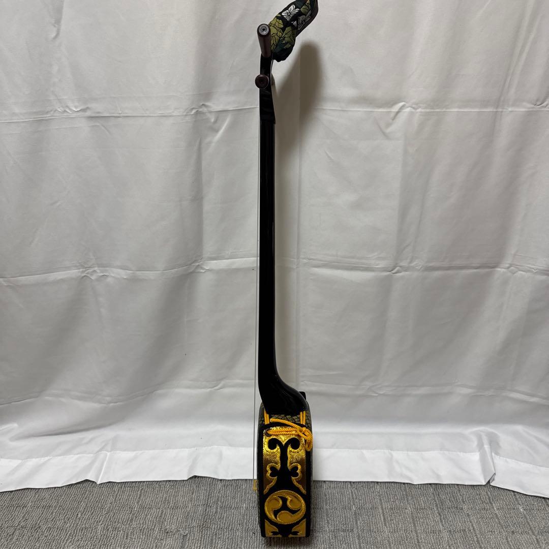 B076 沖縄 三線 蛇三線 人工皮 蛇柄 三味線 和楽器 ケース 付き - メルカリ