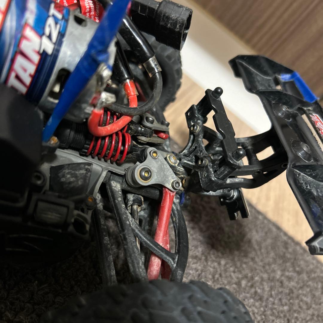 トラクサス　e-revo 1/16 送受信機なし　ほぼノーマル　シャフト交換