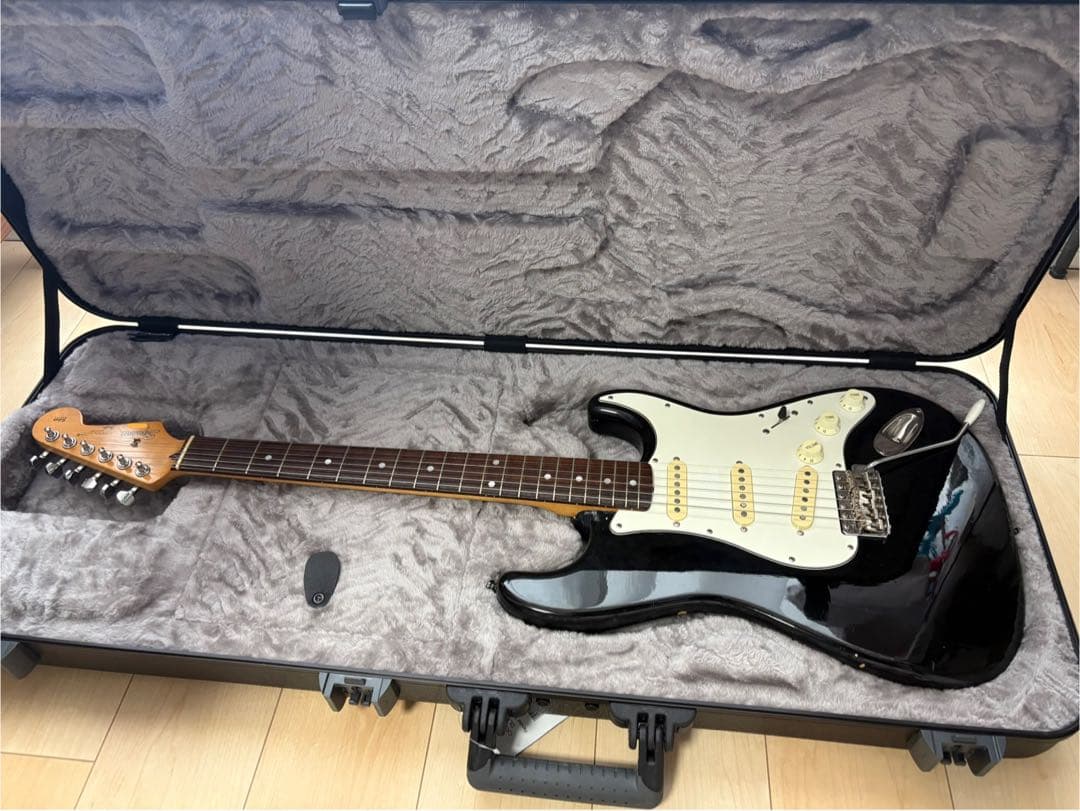 日本製 フジゲン Squier Silver series 初期Lシリアル 日本製 Squire Silver Series SST-33 を2つ買ったら中身が結構違った件