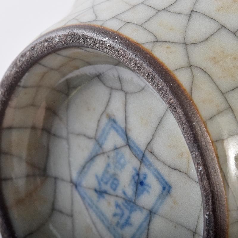 中国 大明成化年製 哥窯 白磁 金糸鉄線 氷裂文瓶 M R7931E - メルカリ