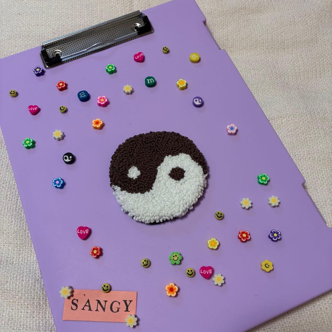 【ハンドメイド】陰陽　パンチニードル　ミニラグ　アクセサリートレイ　ワッペン ベルメゾン（BELLE MAISON） くららぼ パンチニードルで作るミニラグ