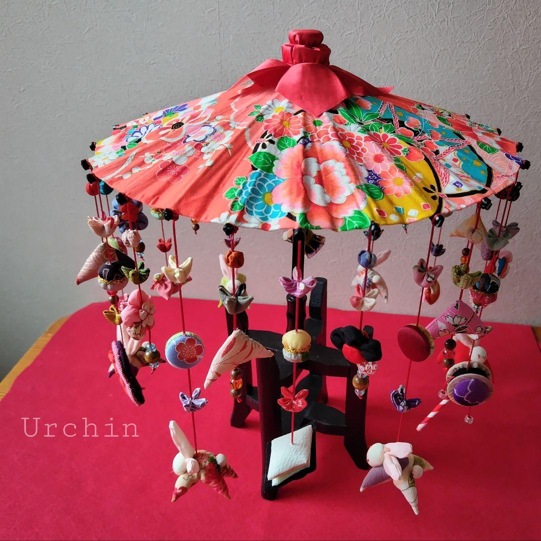 傘福'26＊縁起物＊正絹古布＊手づくり＊Urchin雑貨＊私のお雛様 楽天市場】縁起物モチーフ「傘宝つるし雛5本飾り」（赤）手作りキット