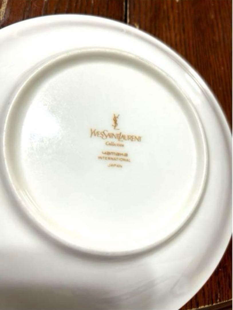 イブサンローランYSL スミレとバスケット柄 ケーキ皿 2枚 白い食器