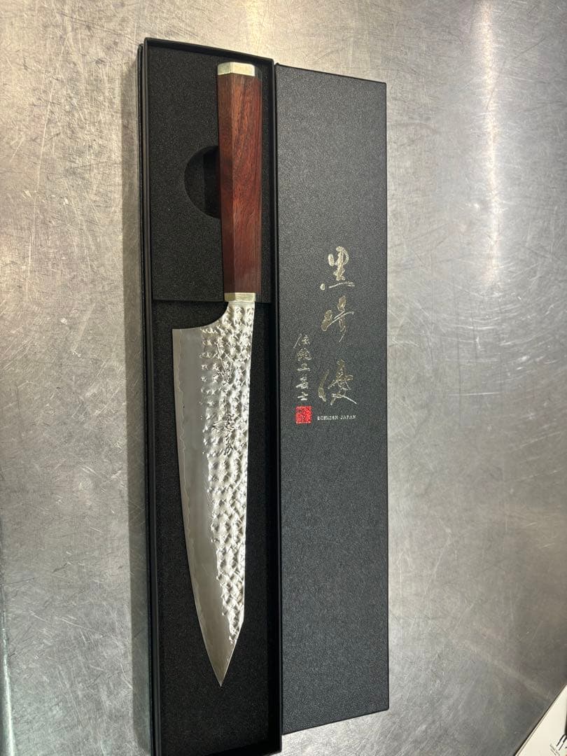 22000円値下げしました。黒崎優　閃光　鋭　SG2 210mm牛刀 黒崎 優 閃光 鋭 ハイス SG2 鎚目 牛刀 包丁 180mm 黒アクリル柄