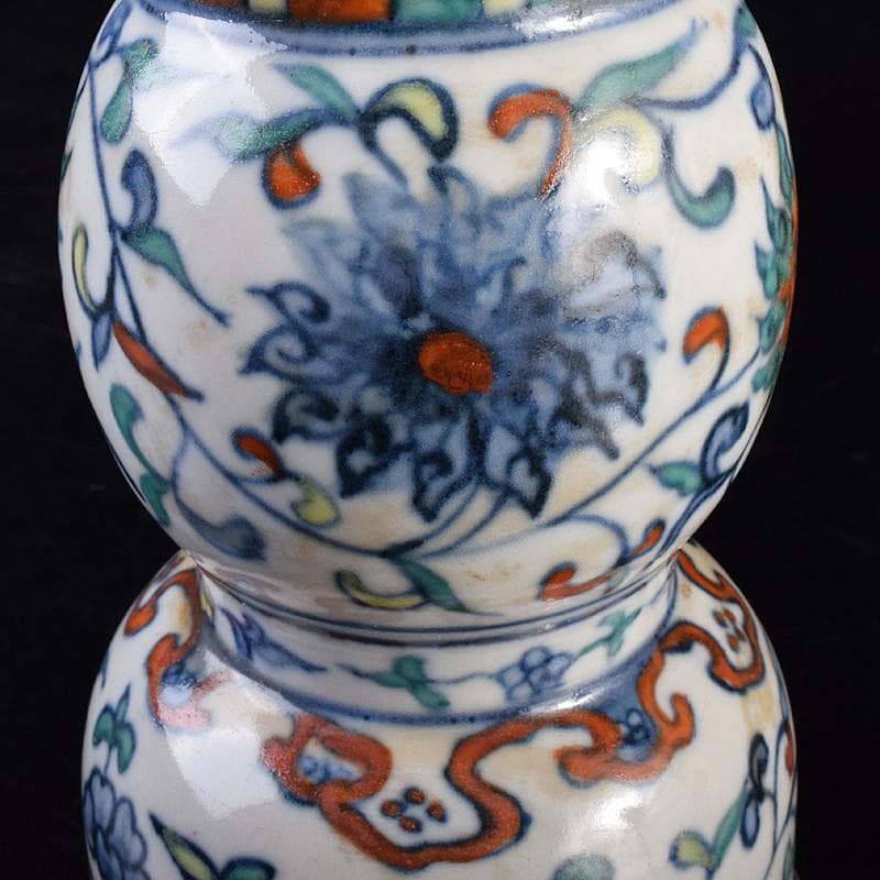 中国 大明萬暦年製 豆彩 花卉文 尊式瓶 V R7686