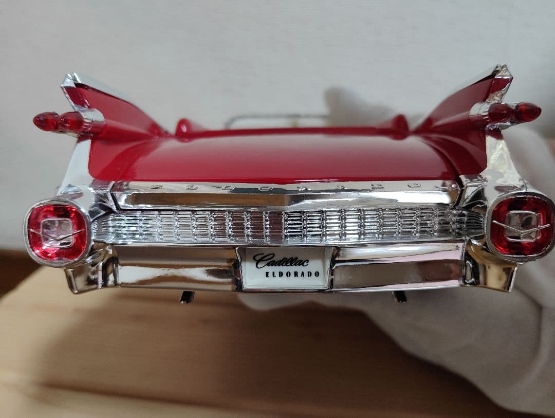 美品】Cadillac ELDORAD 1/18 MAISTO 希少 赤 - メルカリ