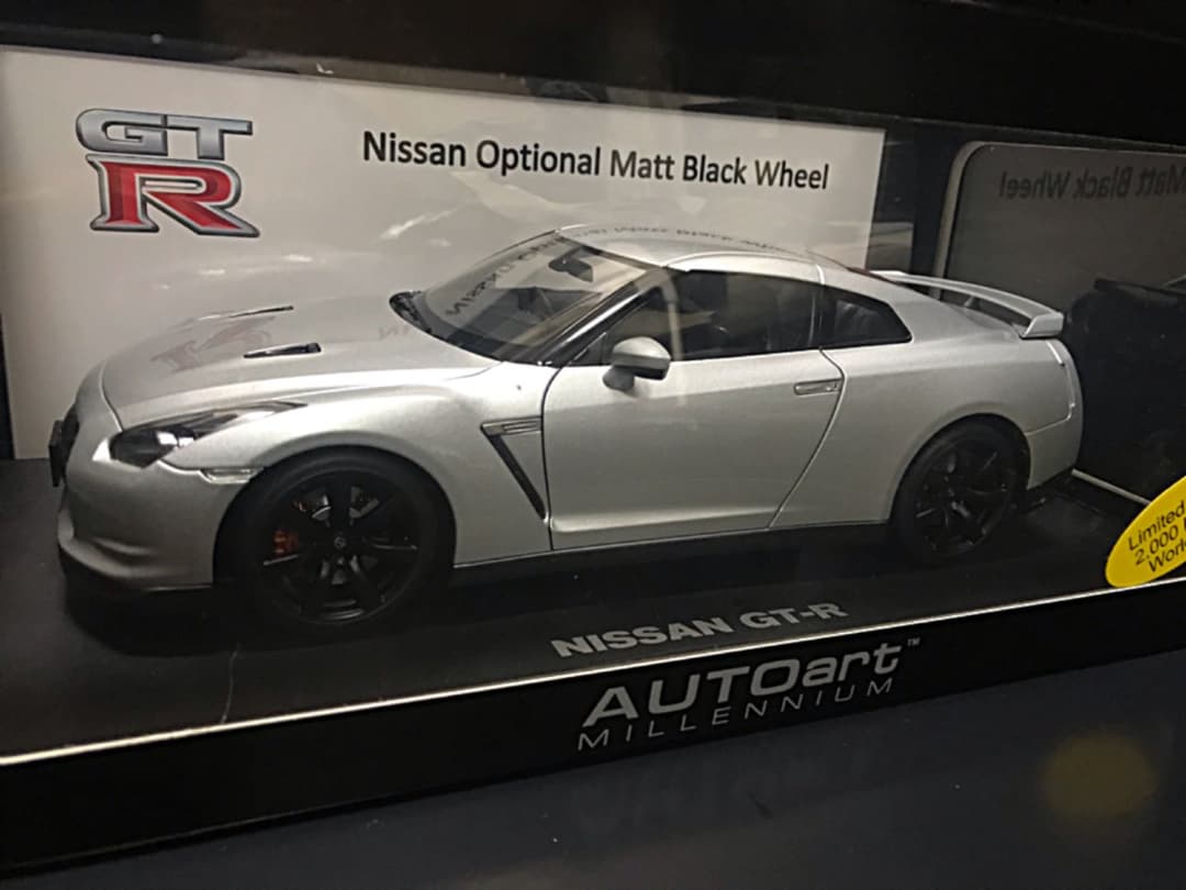 #オートアート 1/18 日産GTR シルバー マットブラックホイール レア Amazon | オートアート (AUTOart) 1/18 日産 GT-R (R35) ニスモ