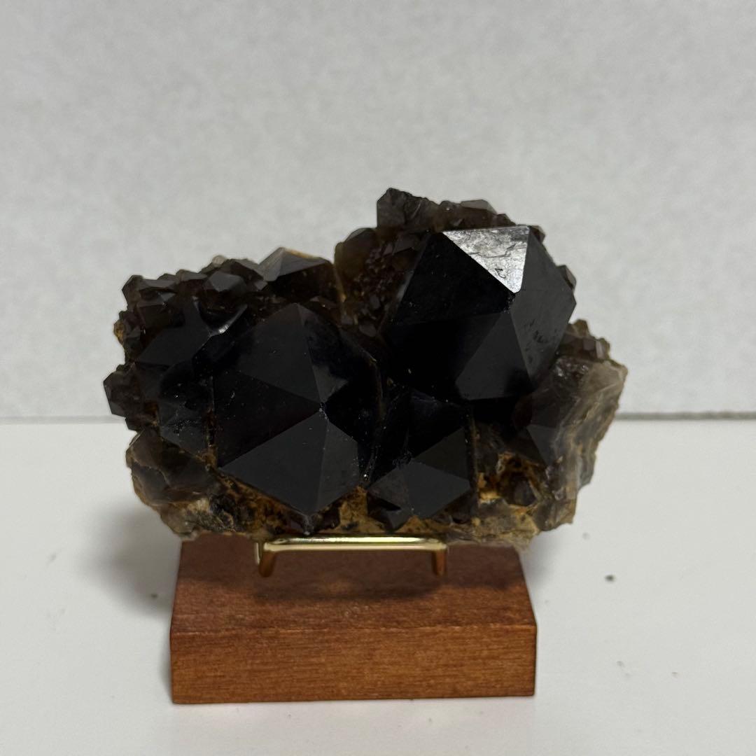 黒水晶 モリオン クラスター 漆黒 コンゴ産 原石 天然石 魔除け - メルカリ