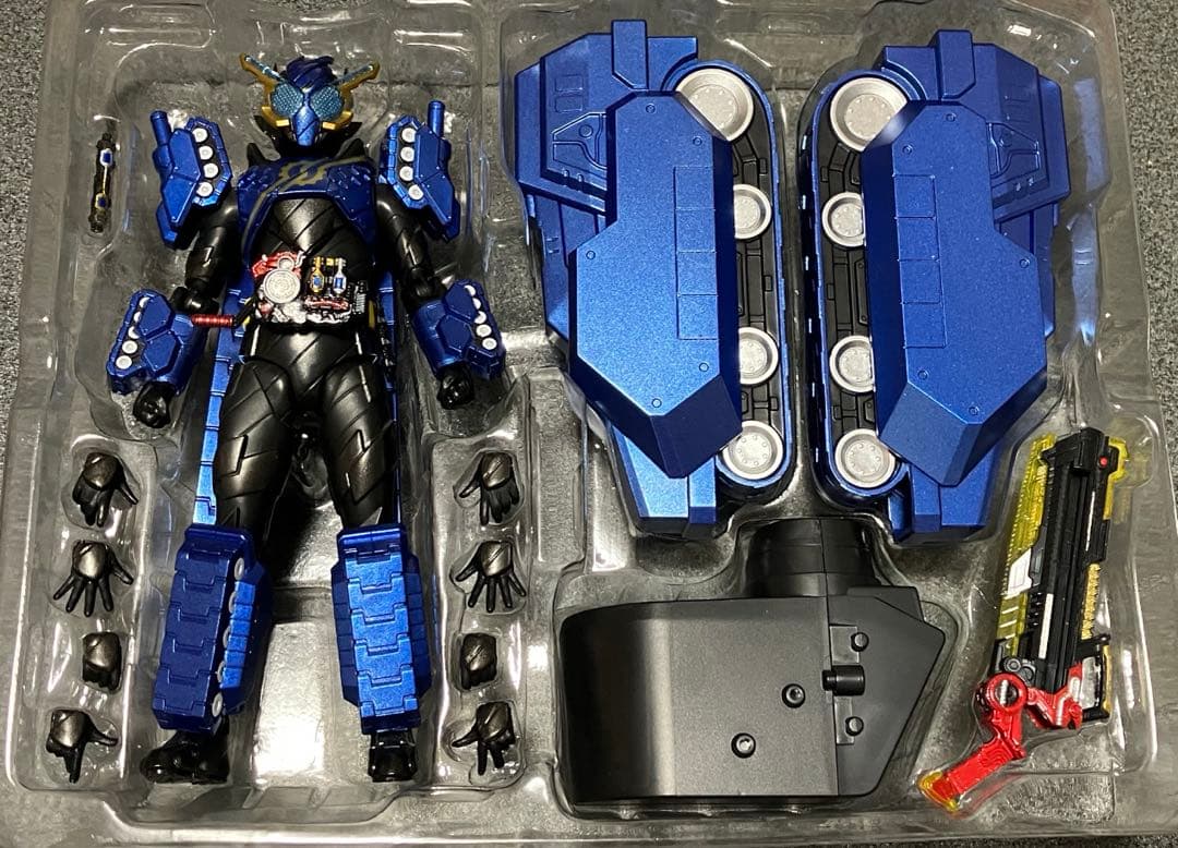 S.H.Figuarts 仮面ライダービルド　タンクタンクフォーム
