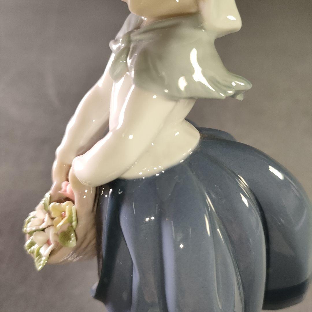 A1075-2/LLADRO/リヤドロ/きれいな花ばかり/陶器/人形/フィギュア