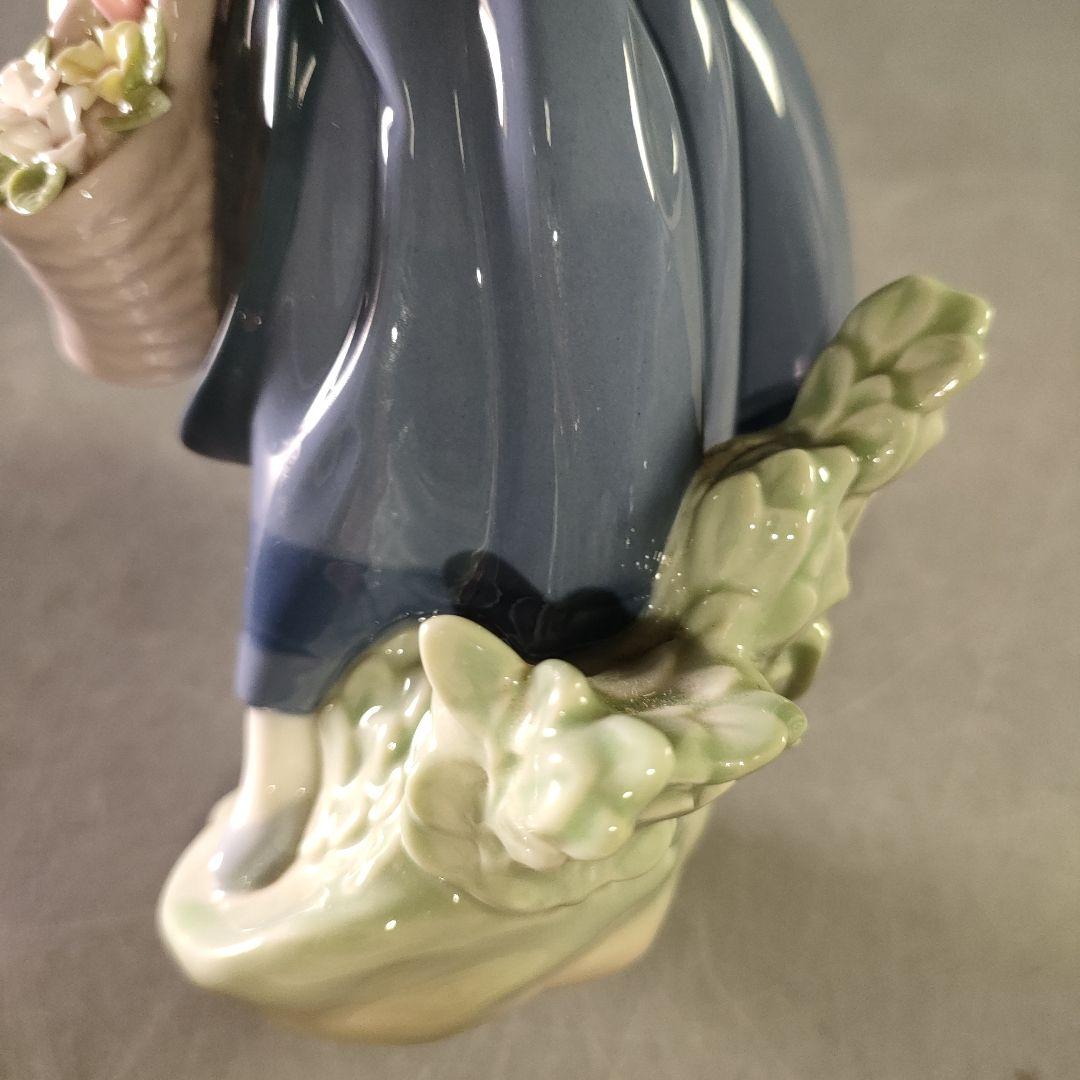 A1075-2/LLADRO/リヤドロ/きれいな花ばかり/陶器/人形/フィギュア