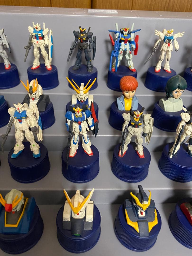 GUNDAMガンダム ボトルキャップ コレクション84個 - メルカリ