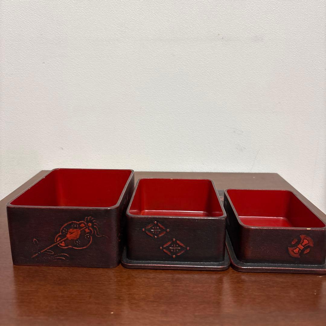 昭和レトロ 漆器 三段重 重箱 角重 民芸文様 蓋なしあり 宝箱 シール