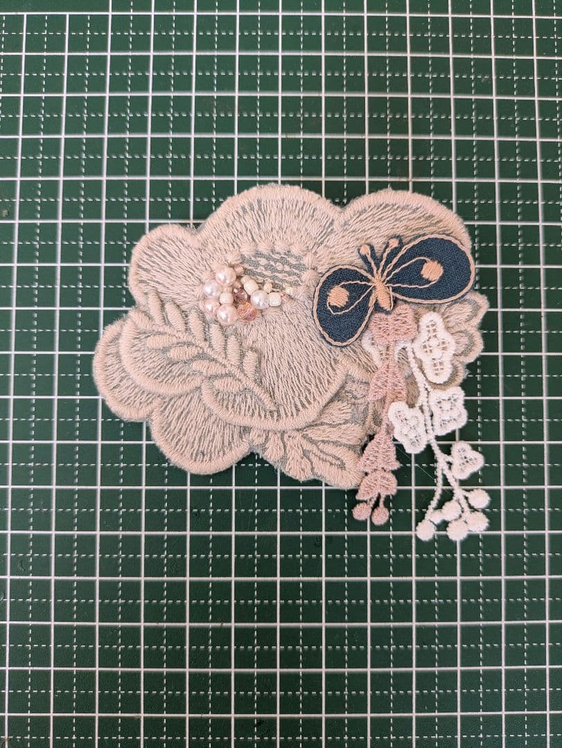 ミナペルホネン ハンドメイド 453 ブローチ - メルカリ