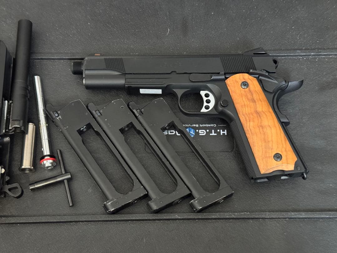 ひ*ぎ様 carbon8 M45 CQP とおまけ　マガジン3本　レンチ付き 最新 ロット Carbon8 M45 CQP カーボネイト Co2 ガスガン GBB ガス