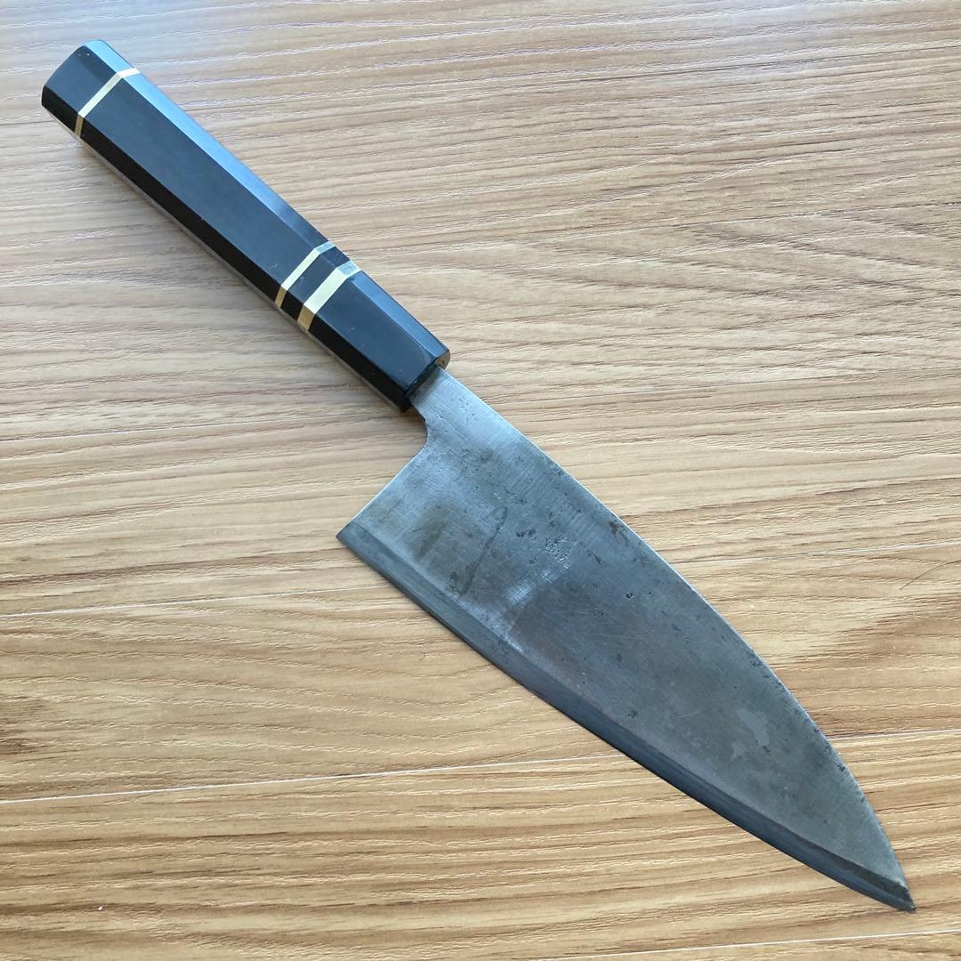 【二唐刃物 よし久】 高級黒檀柄 相出番 薄出刃 刃渡18cm 厚4mm 二唐刃物鍛造所 VGXEOS 菜切 180mm 黒檀柄 – HITOHIRA