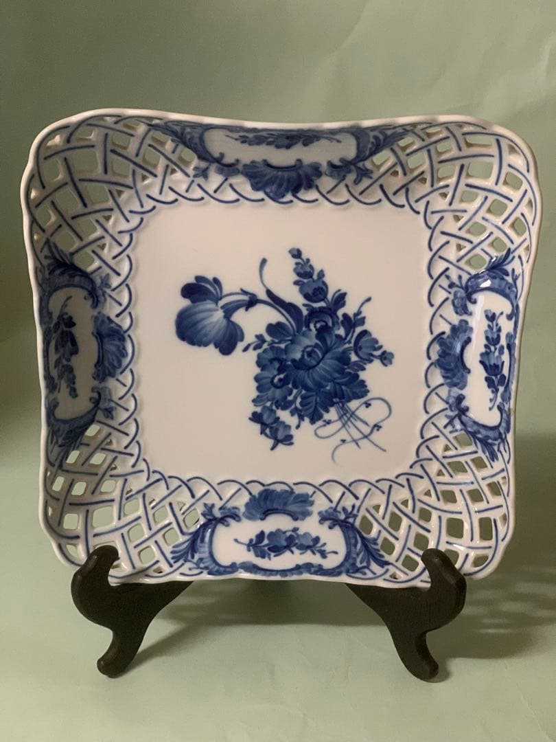 ロイヤルコペンハーゲン　ブルーフラワー透かし彫り四角皿 ロイヤルコペンハーゲン / Royal Copenhagen ブルーフラワー プレート