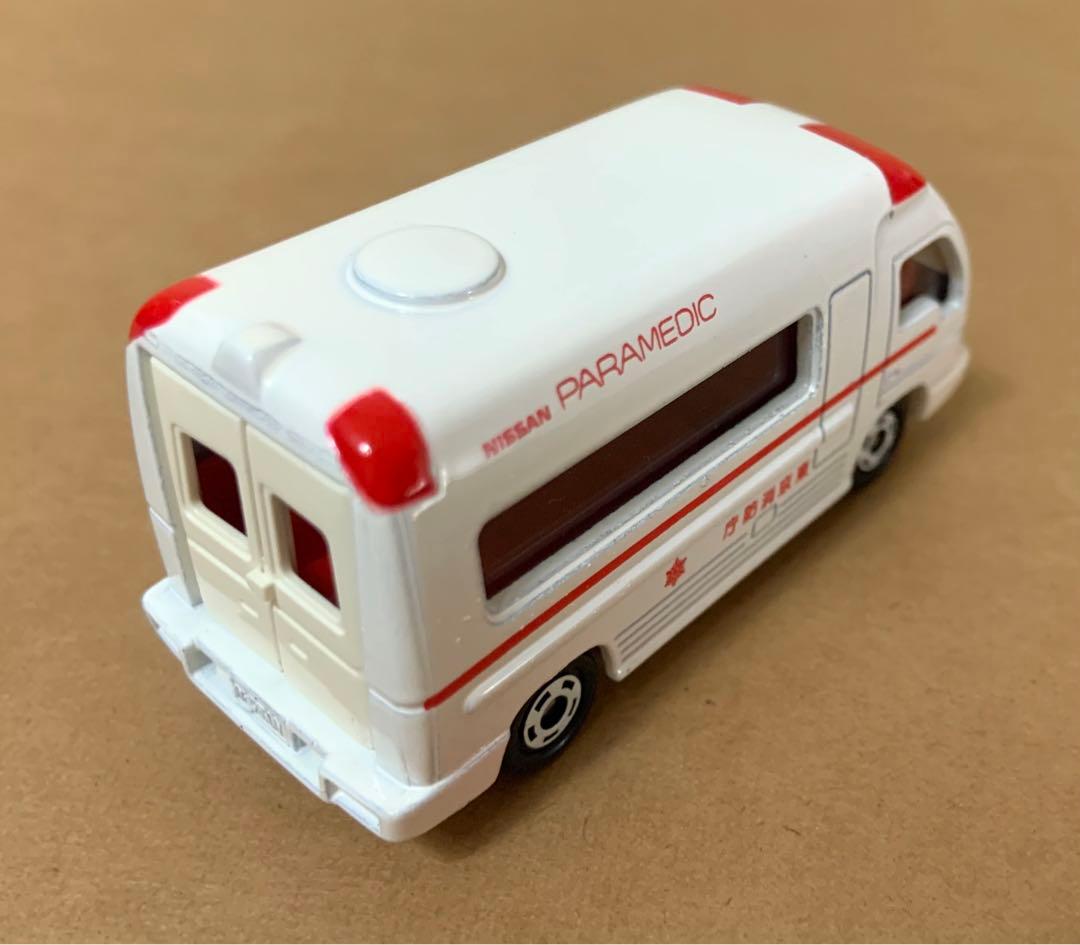 赤箱 トミカ51 日産 ドクター 救急車 日本製 パラメディック - メルカリ