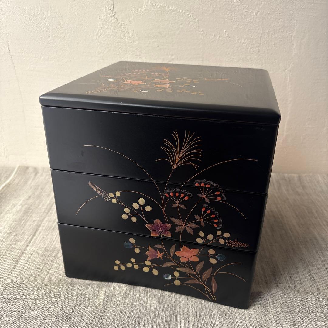 重箱 木製 秋の七草 黒 三段 内朱 古代朱 螺鈿 蒔絵 漆塗り 20cm