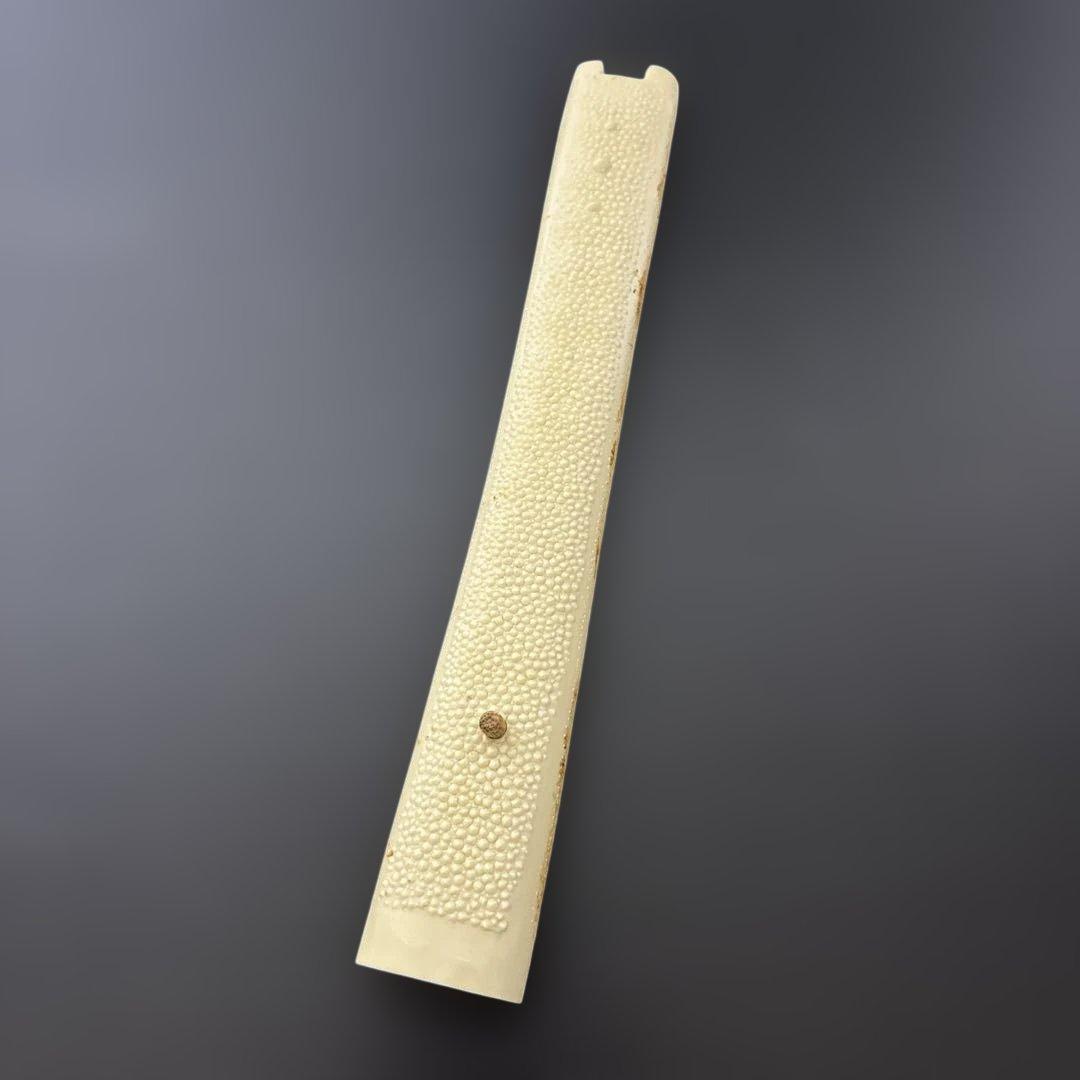希少　刀装具部品　鮫皮￼貼り　内装材　日本刀　あつらえ部材 大名しか持てない超貴重な梅花皮鮫鞘拵えとは！？【日本刀紹介】 - YouTube
